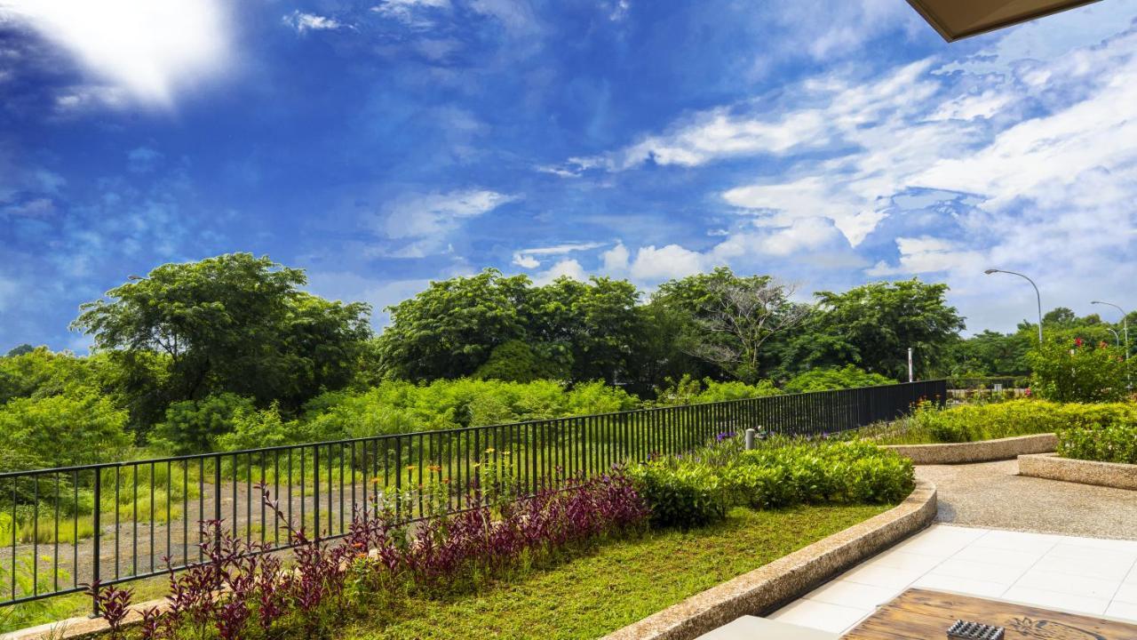 Azalea Suites Cikarang By Jayakarta Group Exteriér fotografie